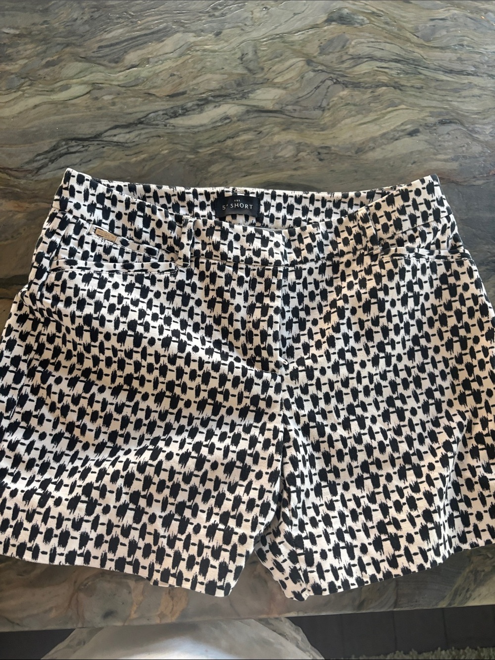 White House Black Market - The 5” short